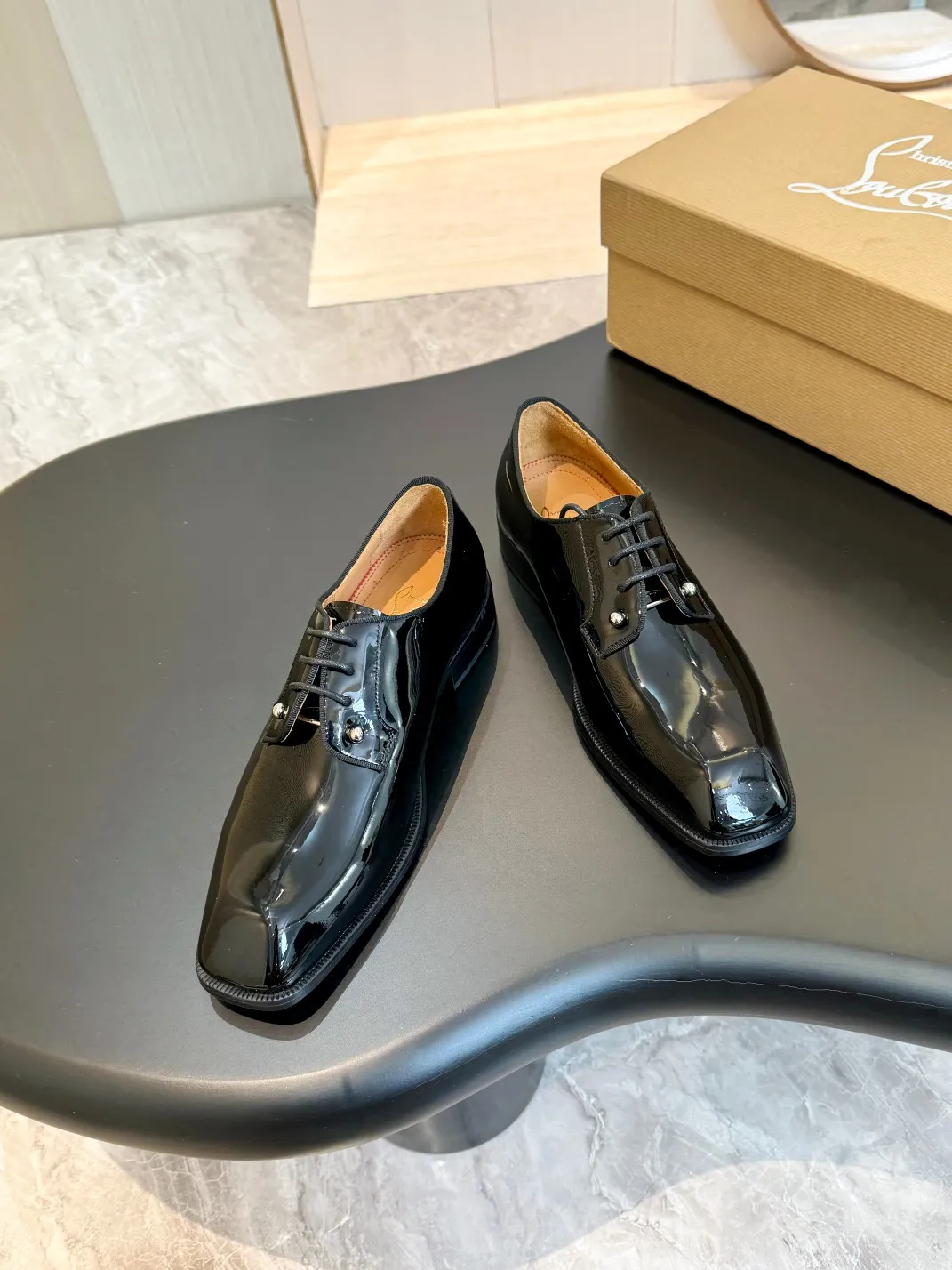[CL red sole shoes] Top P: 1020💰 Size 39-44 (⚠️38.45.46.47 custom-made, non-returnable and non-exchangeable) 🆑High-end men's business formal leather shoes, original authentic top quality goods ••✅💯 Top original order purchasing agent! Original imported patterned cowhide ➕Imported cowhide lining ➕Cowhide feet ➕Original leather outsole~🉑️Feel free to compare the authentic ones!